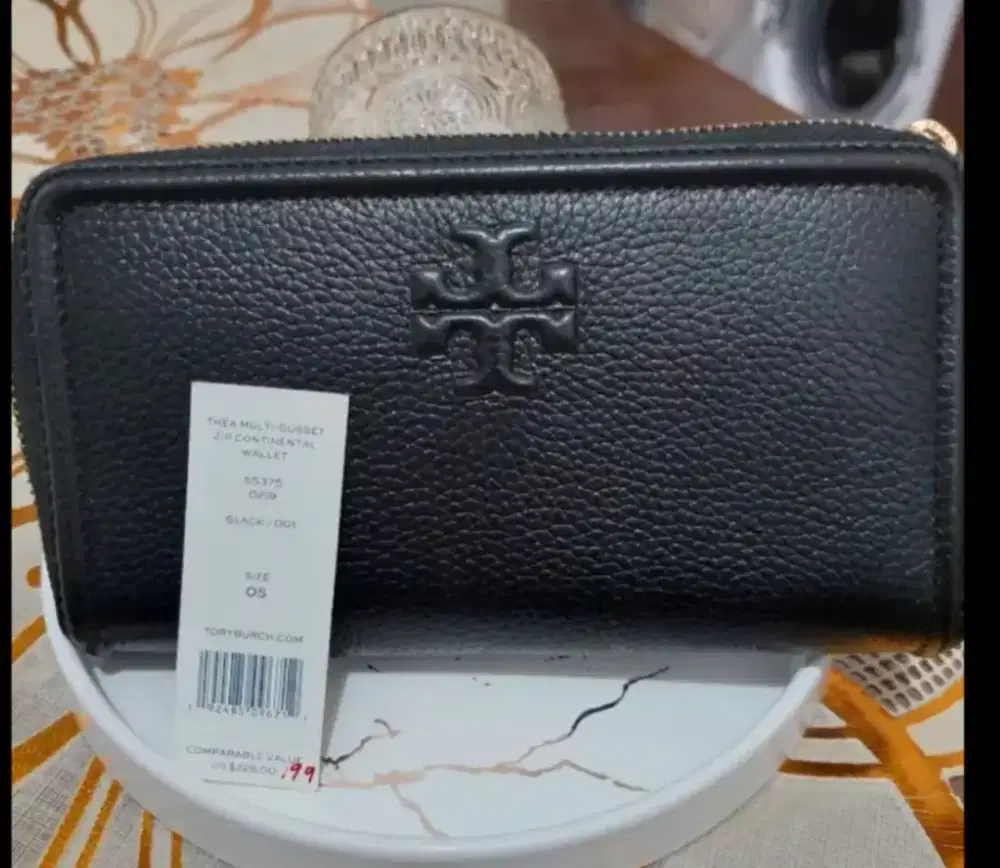 new Tory Burch black Thea Multi-Gusset Zip continental wallet