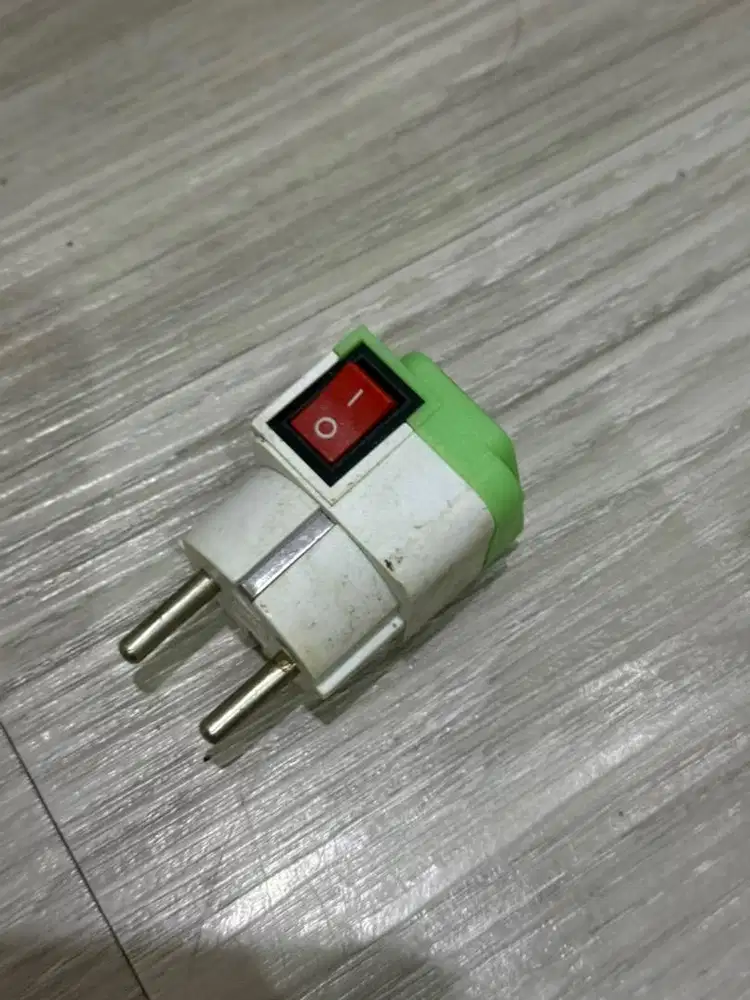 Steker listrik colokan saklar