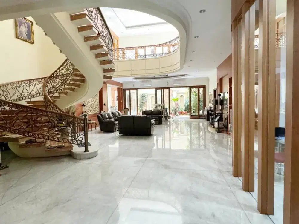 Rumah mewah Bukit Gading Mediterania Kelapa Gading 17x32m 2 lantai, hadap Selatan