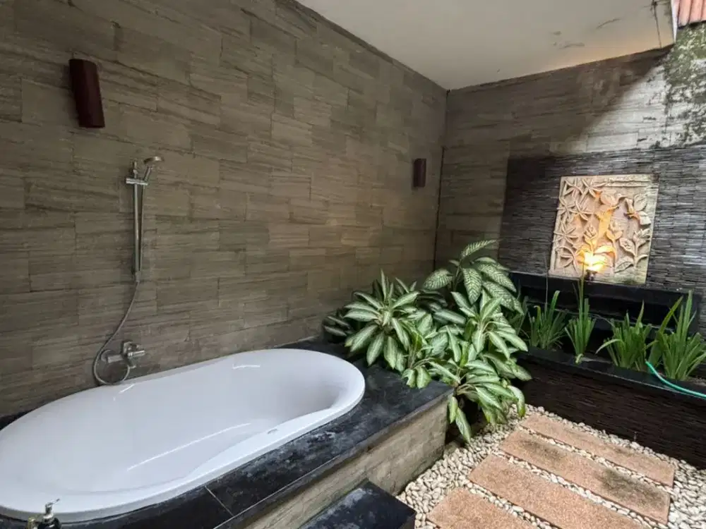 VILLA DIJUAL DI LOKASI PREMIUM DEKAT SEMINYAK