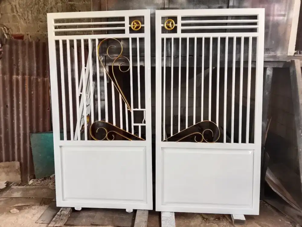 Pagar motip kembang dan plat bending