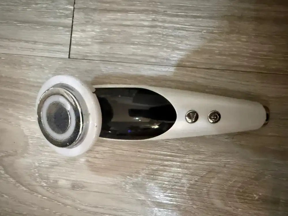 Alat untuk meniruskan pipi dan pijat wajah