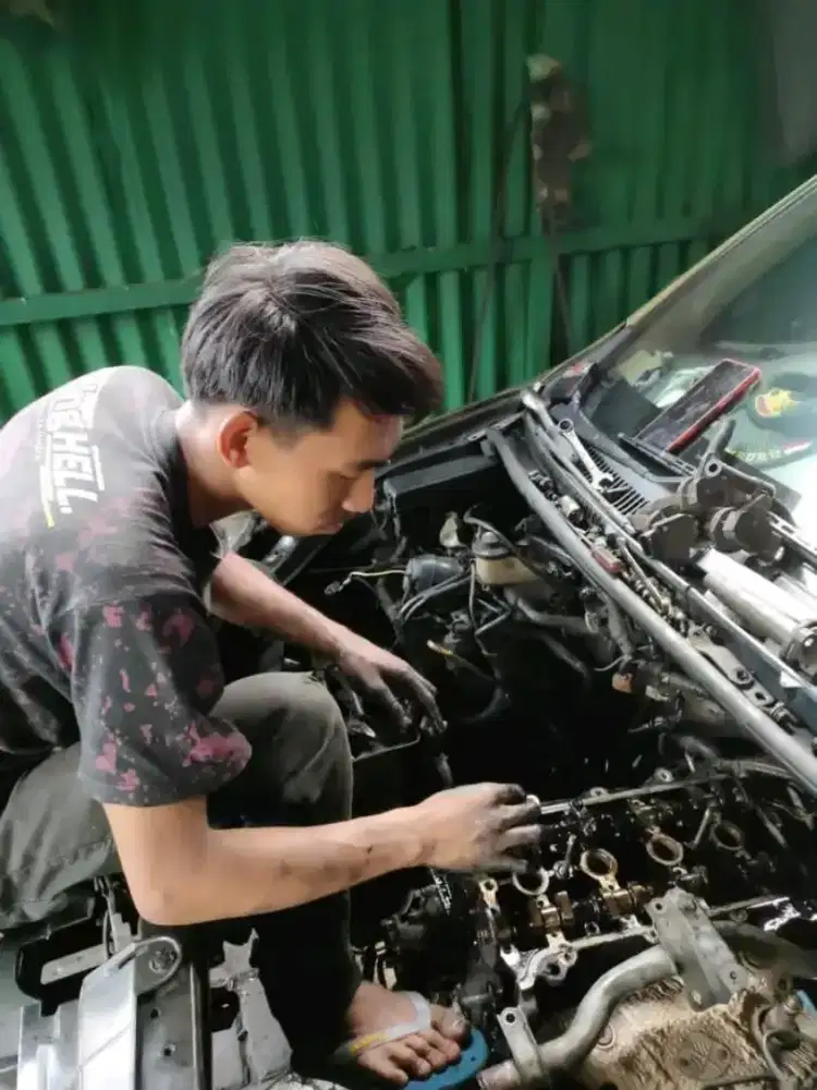 mencari lowongan kerja bengkel motor mobil