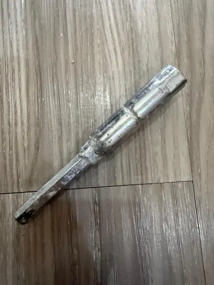 Kunci besi mesin dan industri