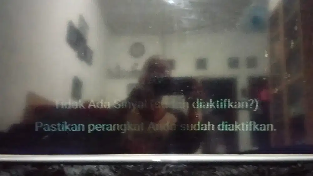 Smart tv TCL, hidup gambar bergaris.