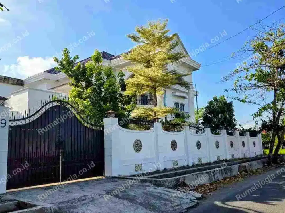 rumah mewah besar dan luas wirosaban umbulharjo