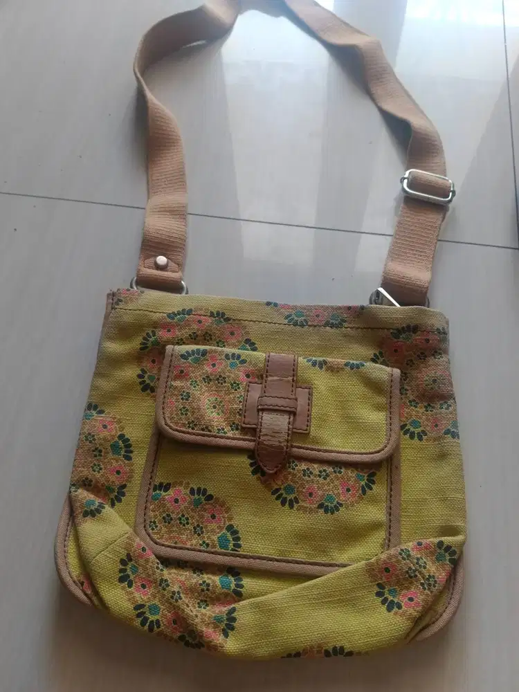 Tas selendang fossil