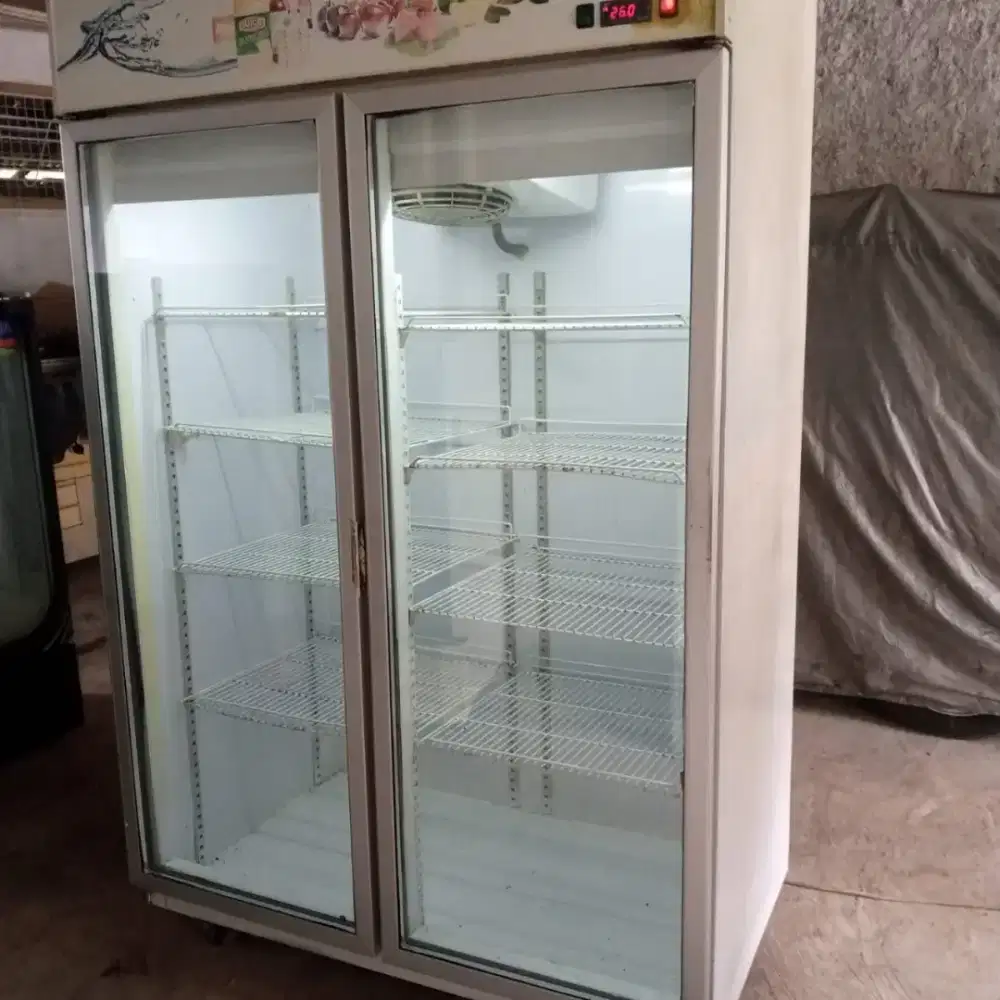 Di jual cepat showcase 2 pintu metk sansio