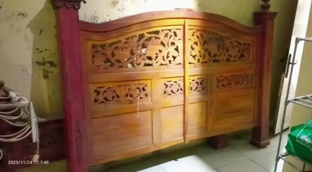 Dipan bekas kayu jati berkualitas