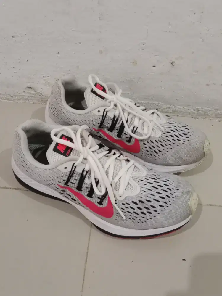 Spatu pria NIKE size 40