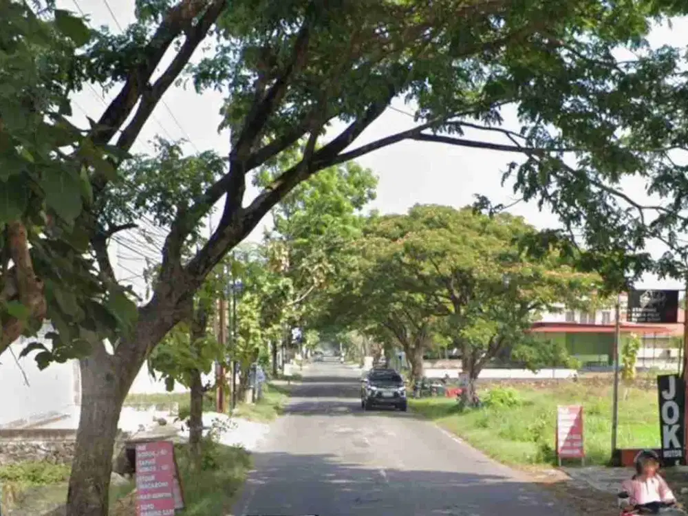 Di jual tanah jalan raya Deket alun2 alun Karanganyar