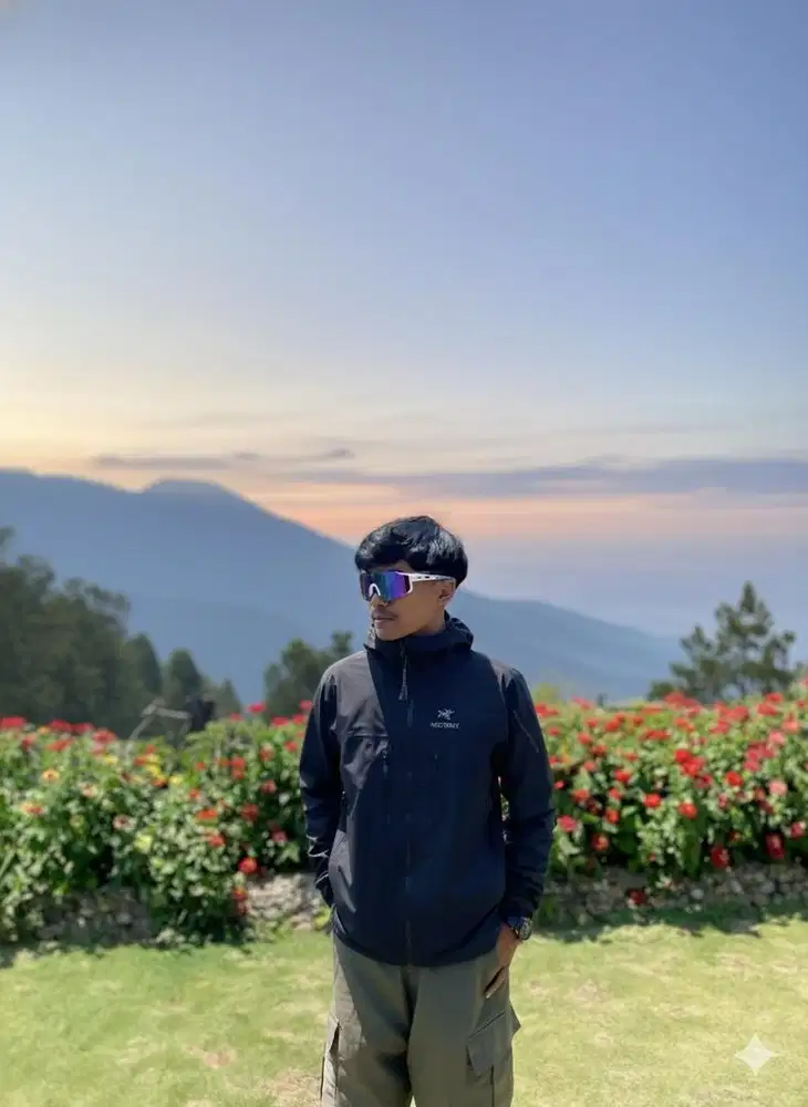 JAKET GUNUNG ARCTERYX