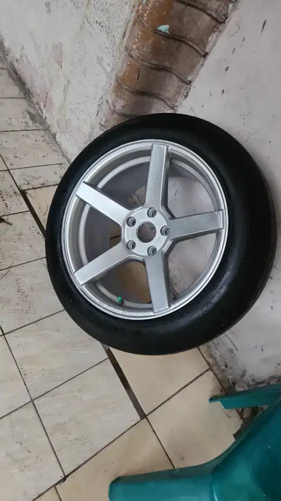 Velg vossen R17 lebar 9 5x114pcd komplit ban 215/55R17