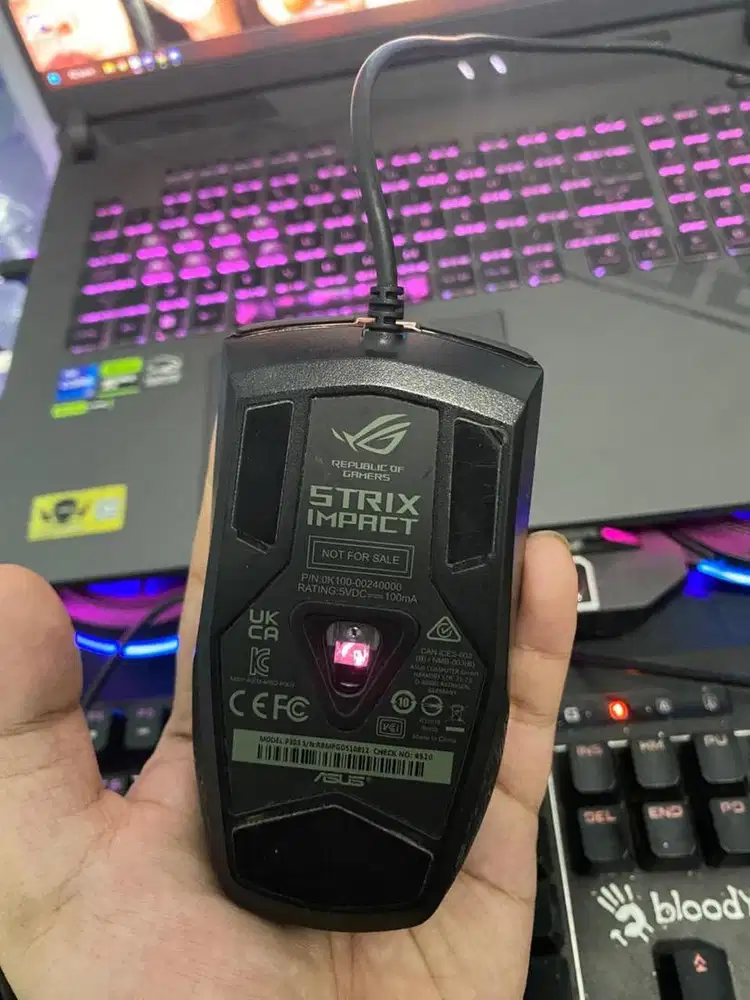 Mouse Strix Impact (Bawaan Laptop Asus ROG Strix G18)