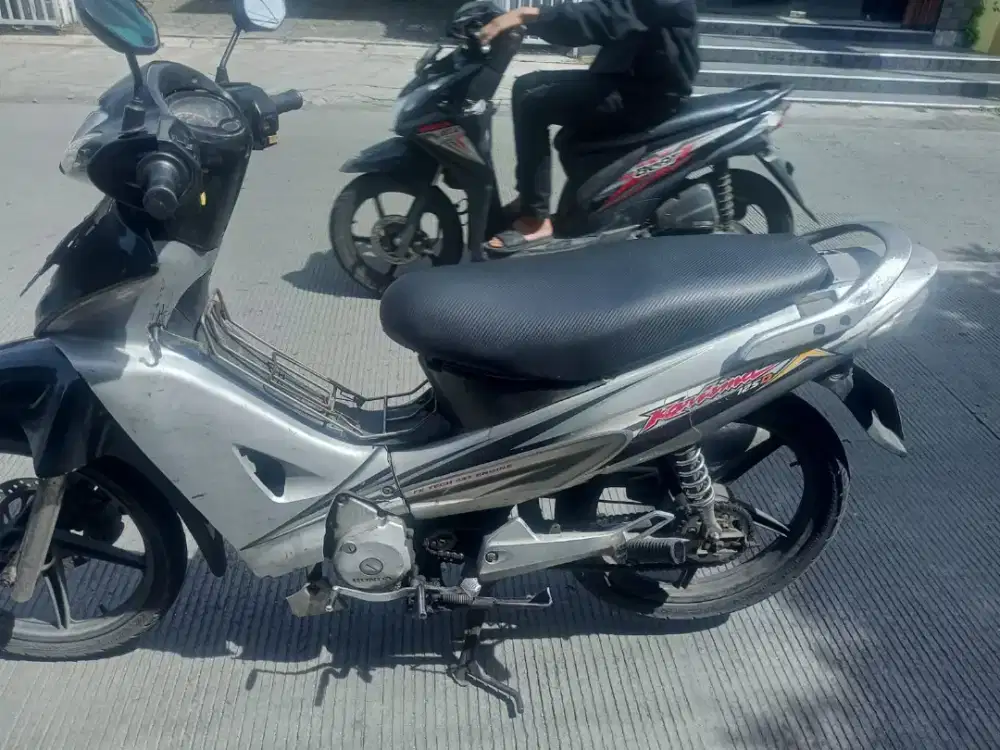 kharisma 2005 pelek racing mulus bagus mesin sehat