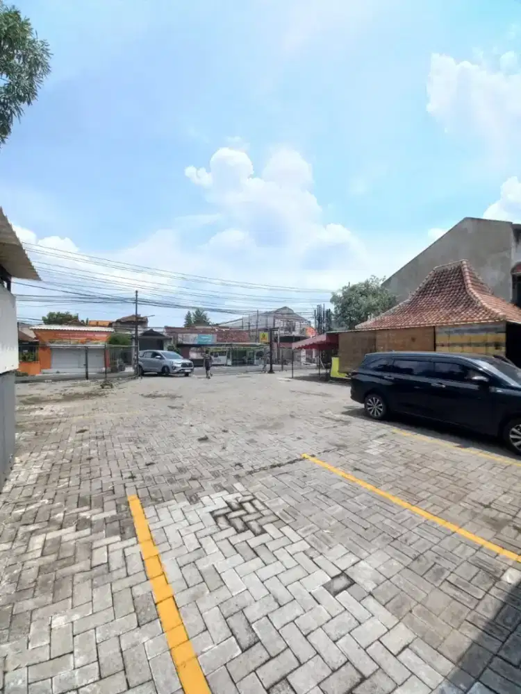 Dijual dan disewakan tempat usaha dekat universitas petra siwalankerto
