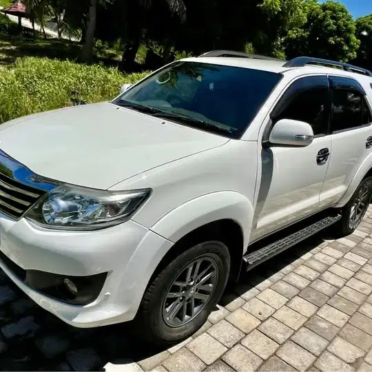 DIJUAL CEPAT: Toyota Fortuner 2012 Kondisi Tetap BARU