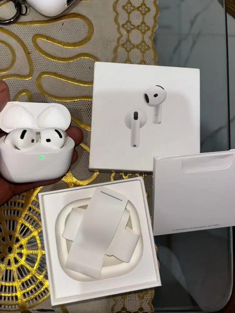 Airpods 4 with ANC