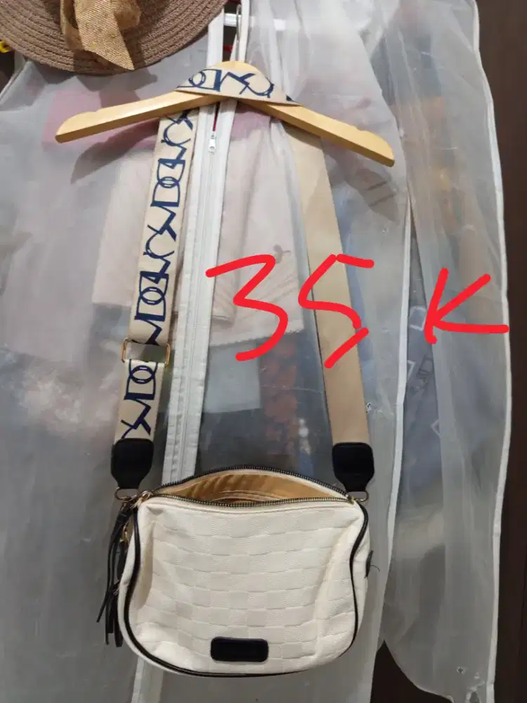 tas tas wanita     mah dlm ke adaan baik