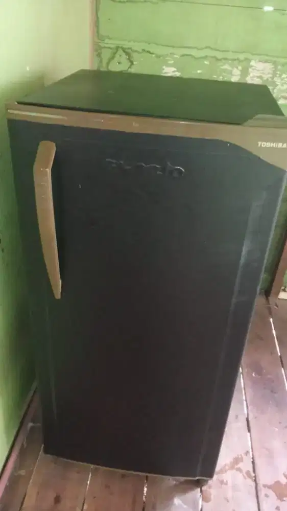 Kulkas 1pintu Toshiba Glacio siap pakai.