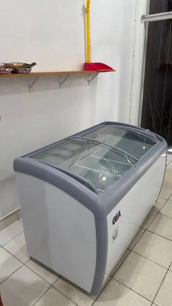 Freezer Bekas Merk GEA 360 L