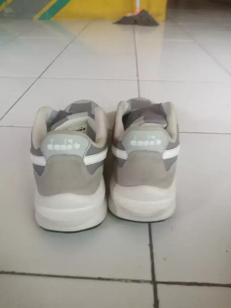 Sepatu Diadora original