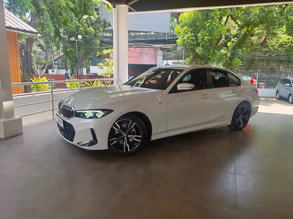 BMW 320i 2023 Bensin