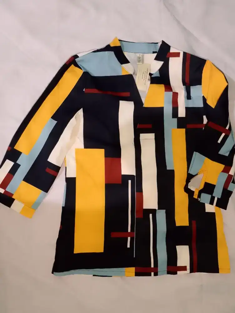 Kemeja Wanita Motif Abstrak