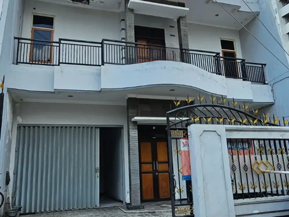 Rumah 2 lantai dekat jalan raya gajahmada dan simpang lima semarang