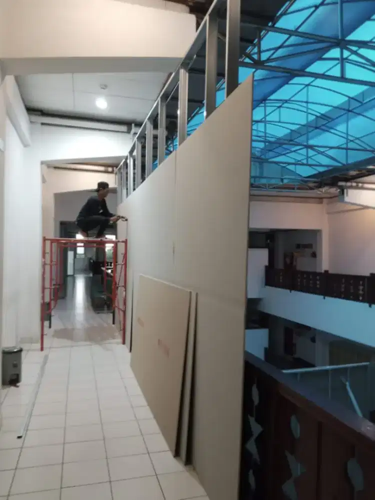 Spesialis plafon, wall molding, skat partisi, baja ringan dan cat
