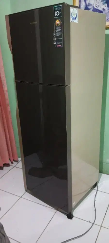 Kulkas 2 pintu Polytron