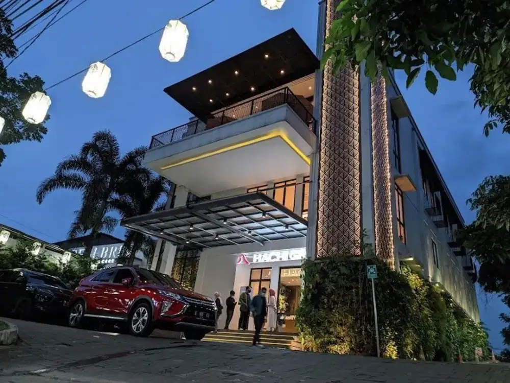 Dijual cepat Gedung Mainroad Sutami cocok untuk resto dan usaha lainnya