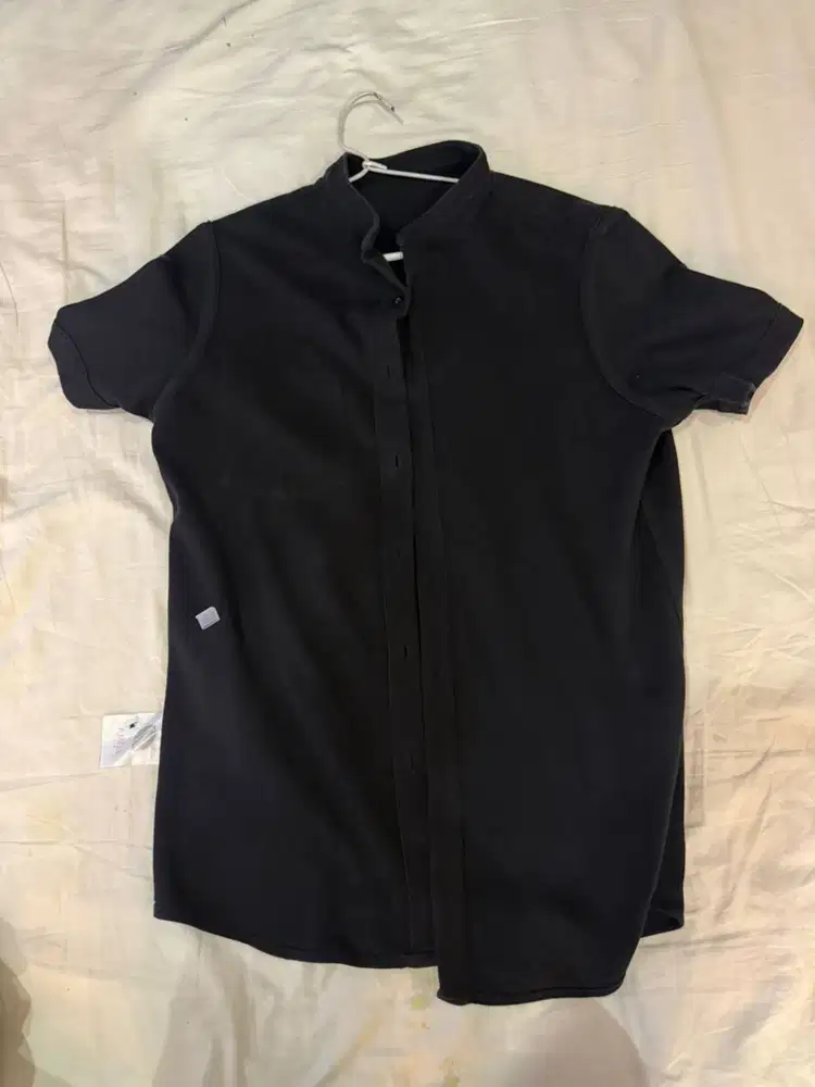 Preloved by Ard - Kemeja shanghai pendek hitam heymale