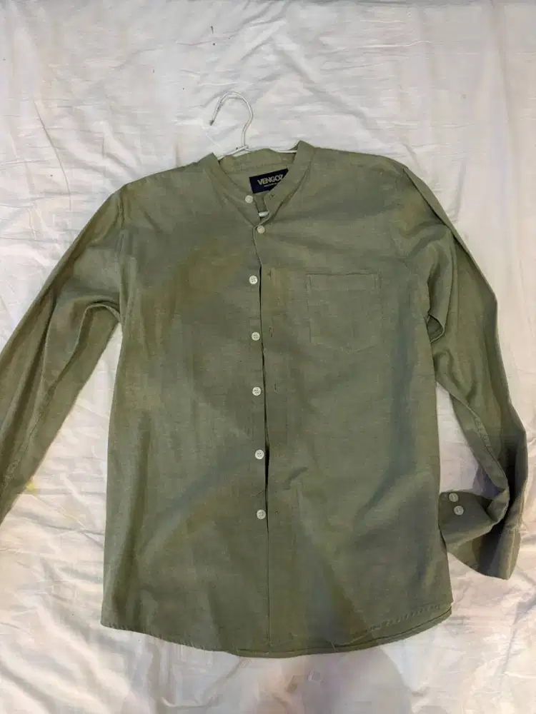 Preloved by Ard - Kemeja shanghai hijau sage merk vengoz