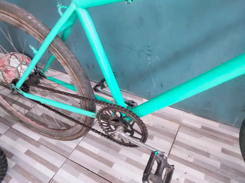 Sepeda fixie ujung aspal pondok melati