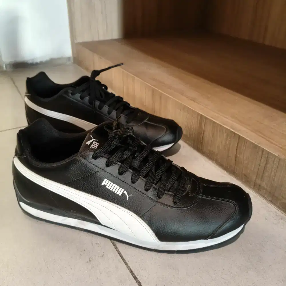 Sepatu Puma Turin