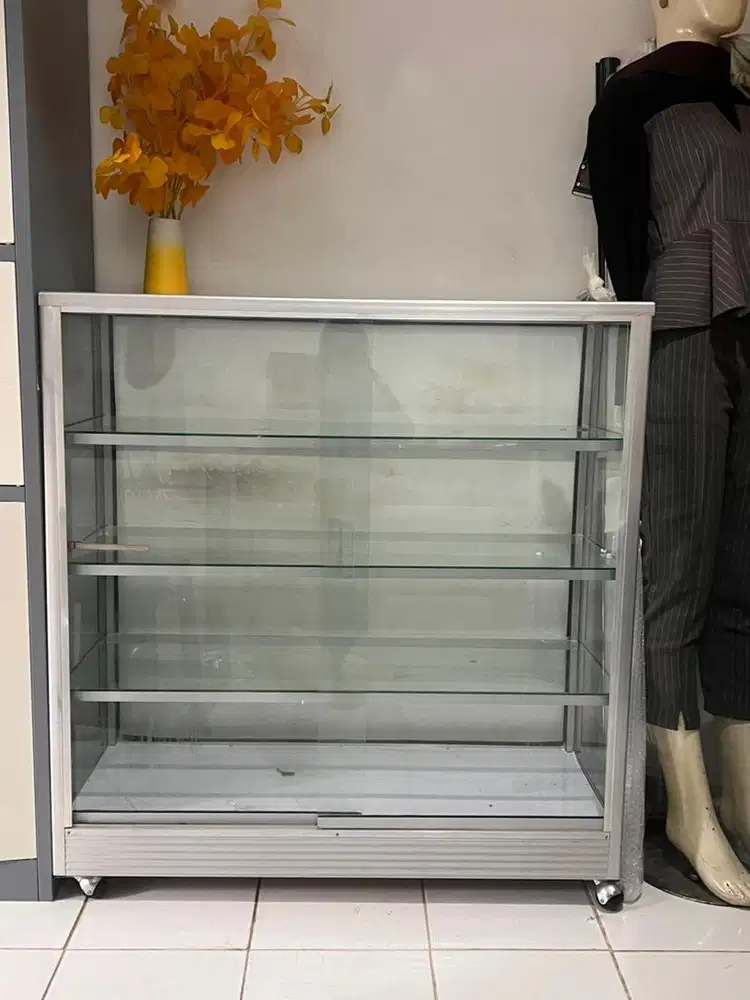 Jual etalase bekas ukuran 1 meter lokasi apartemen kalibata