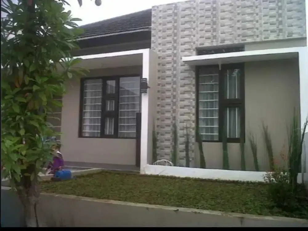 Jual rumah siap huni di Istana regency Sudirman bandung