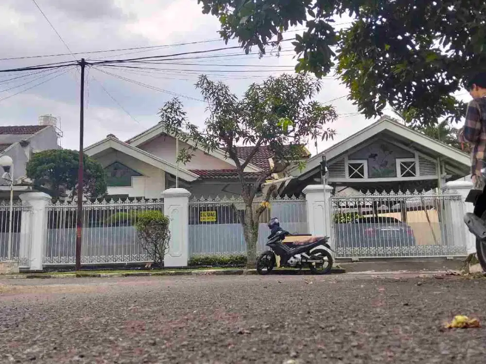 Rumah seken  1 Lantai Halaman Luas, Harga Mendekati NJOP, Dekat RS Al Islam & Edelweiss – Margahayu Raya