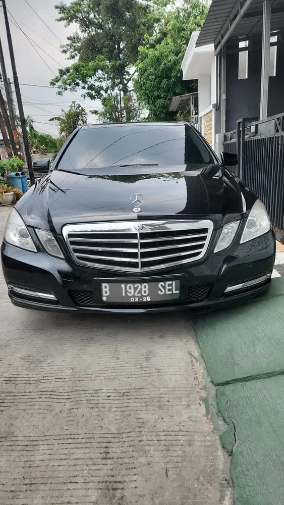 Over Kredit Mercedes-Benz E200 2013 Bensin