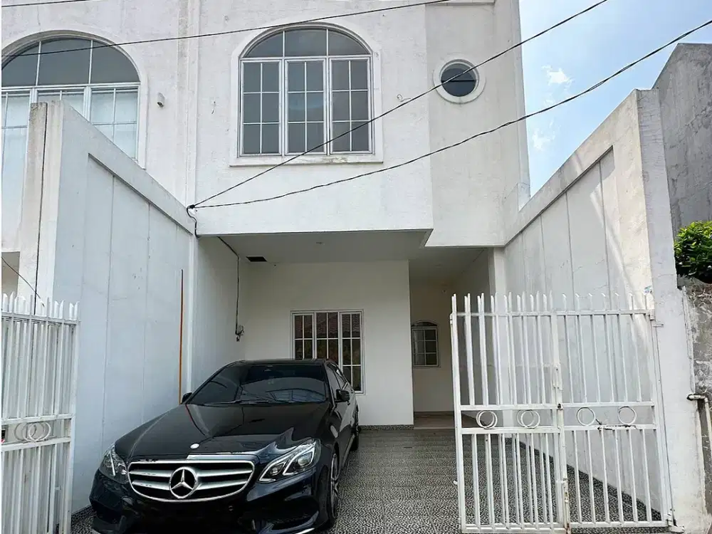 Rumah 2Lt. Rooftop Cantik Asri 3KT 3KM Type 200/103 Strategis Full Akses Ceger Cipayung Jakarta Timur