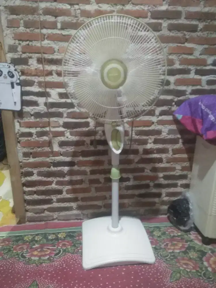 Kipas Angin Miyako 16