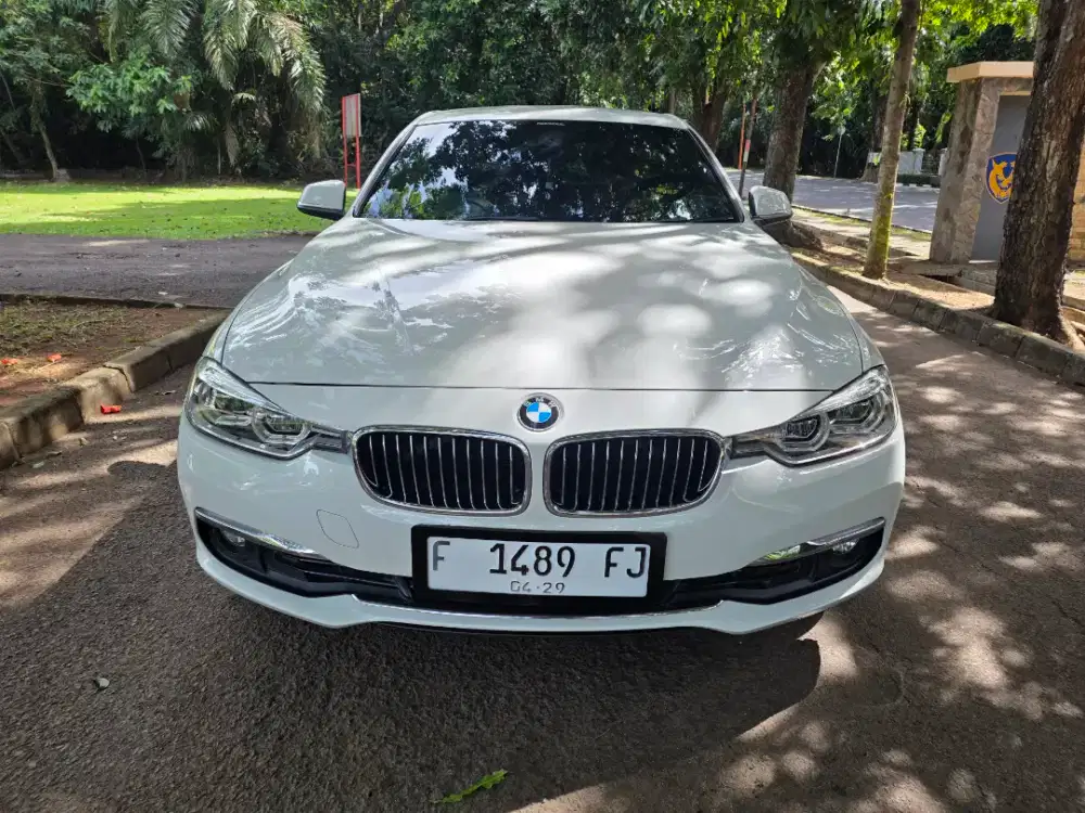 BMW F30 320i Tahun 2018 like new