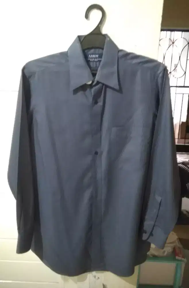Baju kemeja merk Arrow
