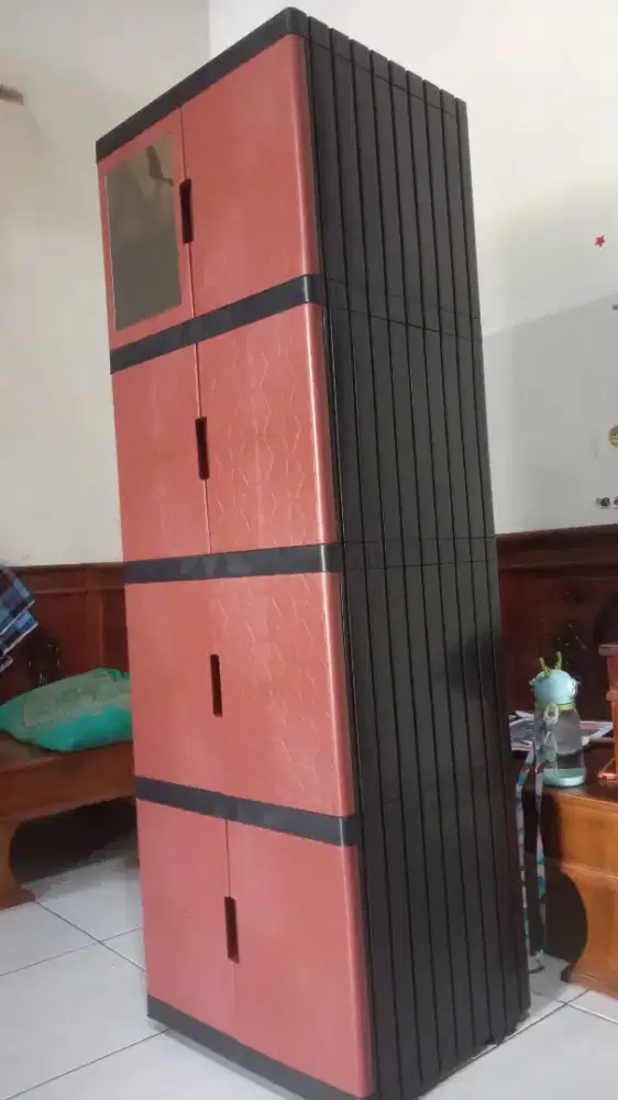 Lemari plastik baru segel pabrik