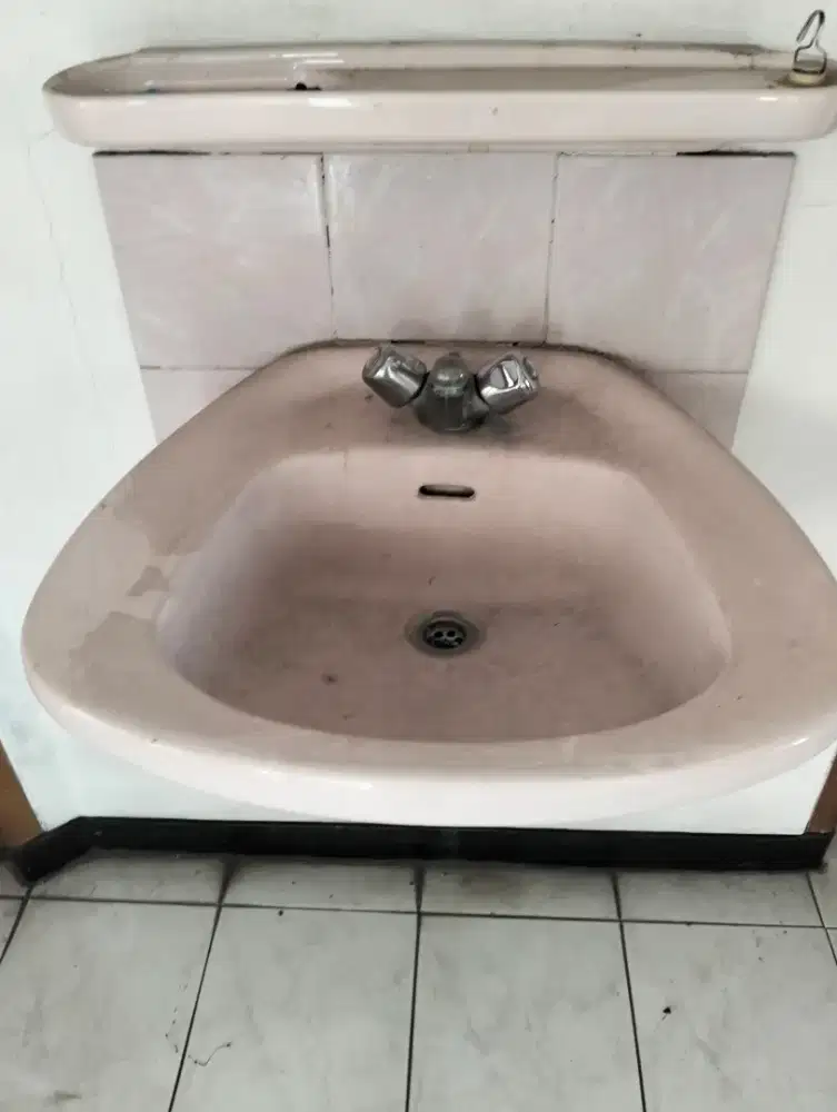 Wastafel toto kloset duduk toto