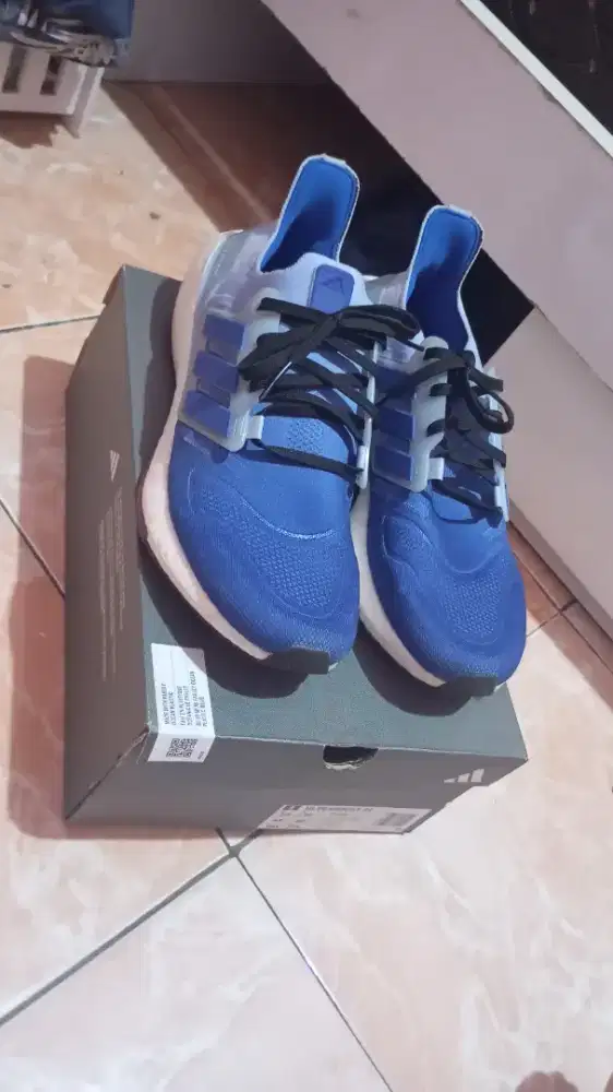 Sepatu Adidas bekas tapi baru 2 x pakai