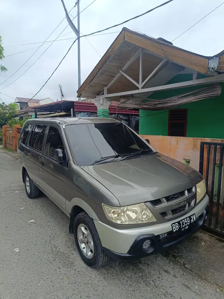 Isuzu Panther LV 2005