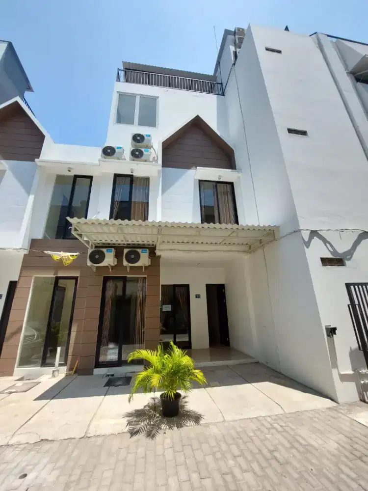 Dijual rumah kost aktif dekat universitas petra siwalankerto