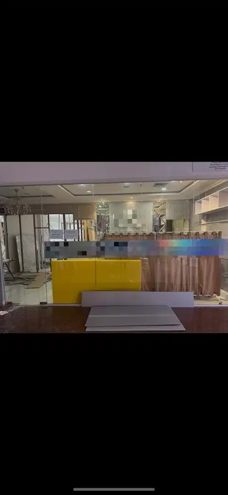 Kaca dan pintu partisi siap digunakan